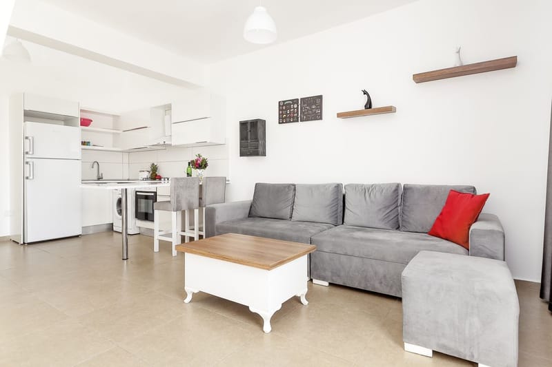 Просторные апартаменты с 3 спальнями и садом в приморском комплексе в Эсентепе (013498) — фото 10